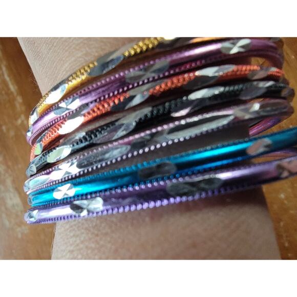 Lot Of 7 metal Bangle Bracelets Colorful Rainbow - Picture 1 of 5